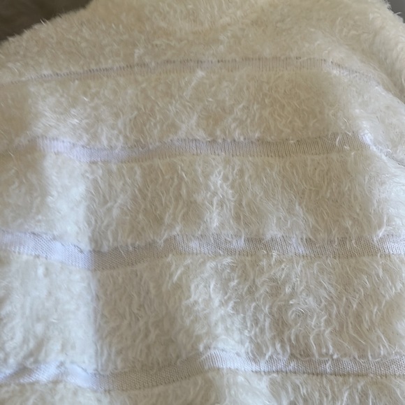 3/$20 Freshman 1996 White Fuzzy Sweater - Picture 6 of 7